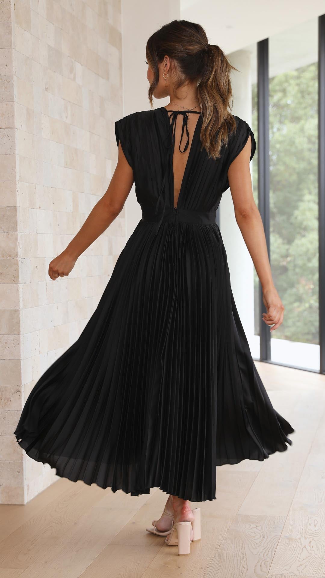 Hazel™ | Women's Pleated V-Neck Midi Dress